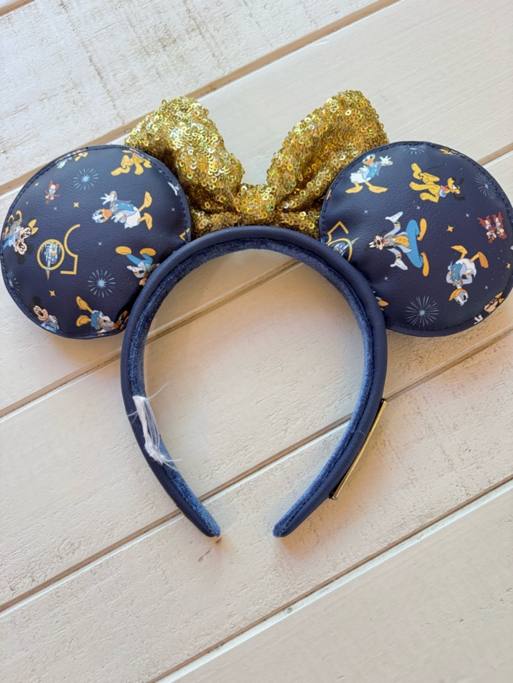 Disney Loungefly 50th Anniversary Minnie Ears with Gold Sequin Bow - Picture 3 of 4